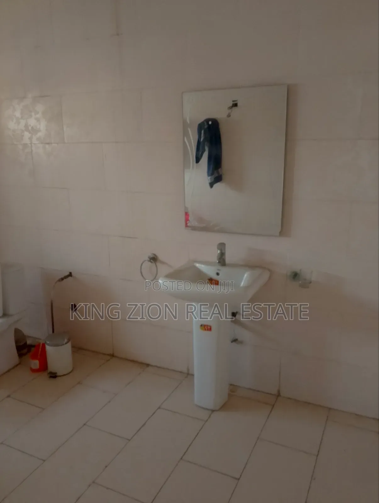 7bdrm House in Kingzion Real, Baah Yard for sale