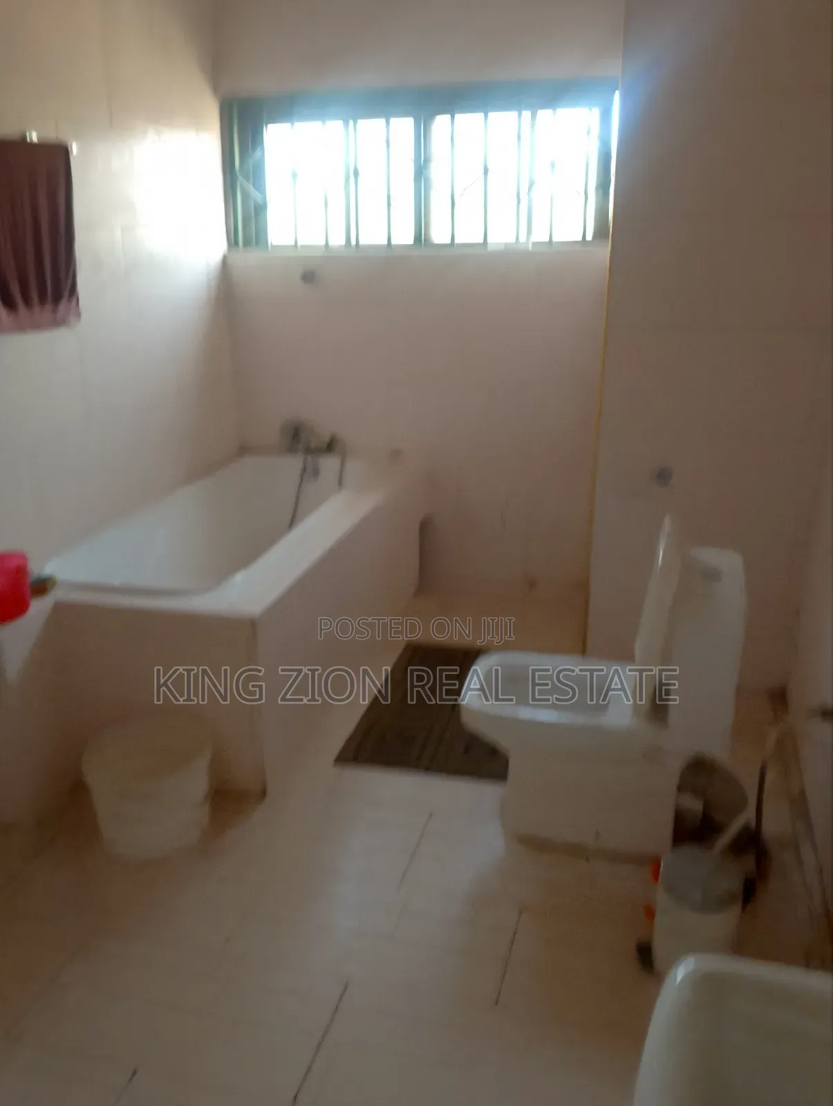 7bdrm House in Kingzion Real, Baah Yard for sale