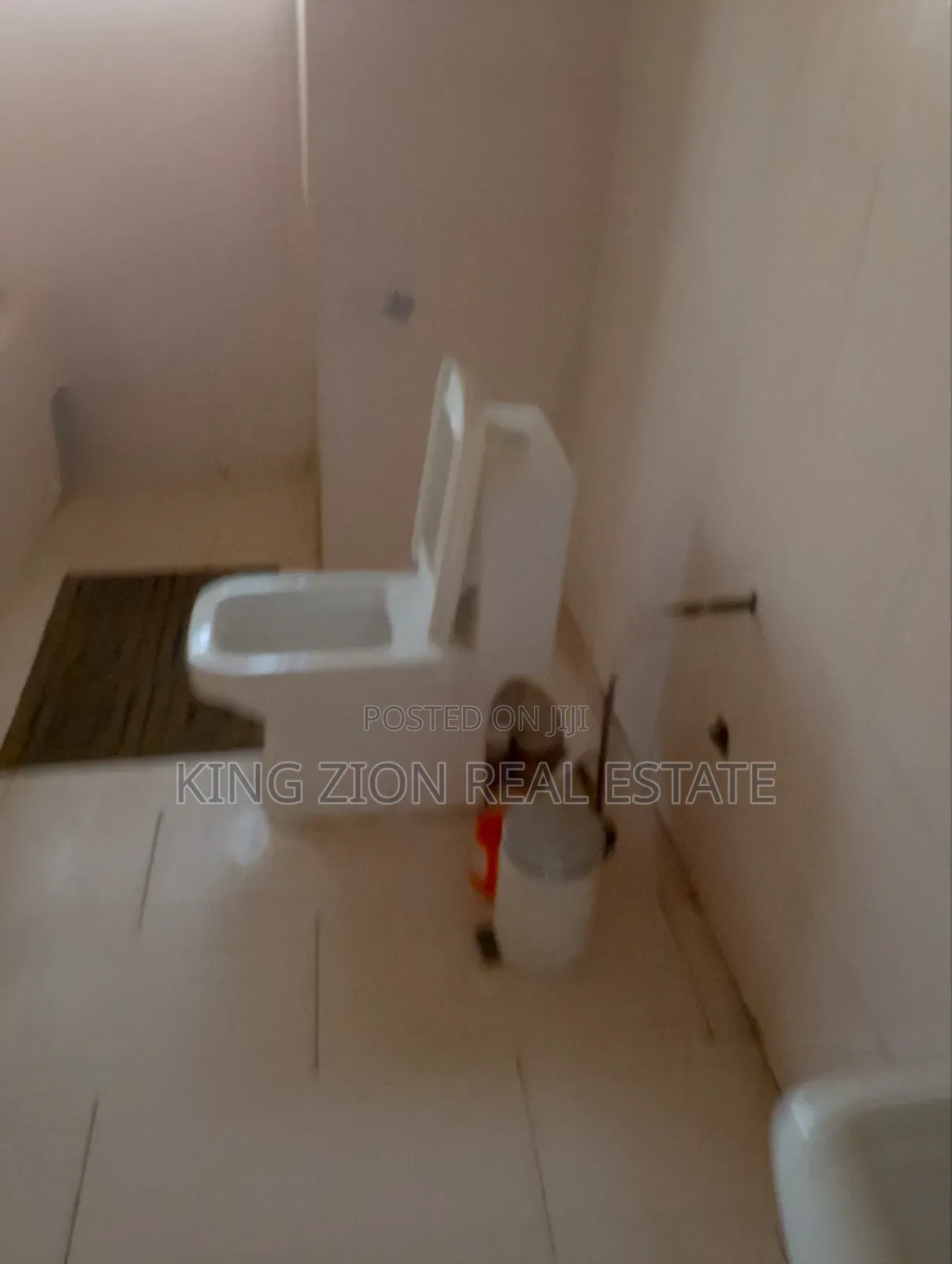 7bdrm House in Kingzion Real, Baah Yard for sale