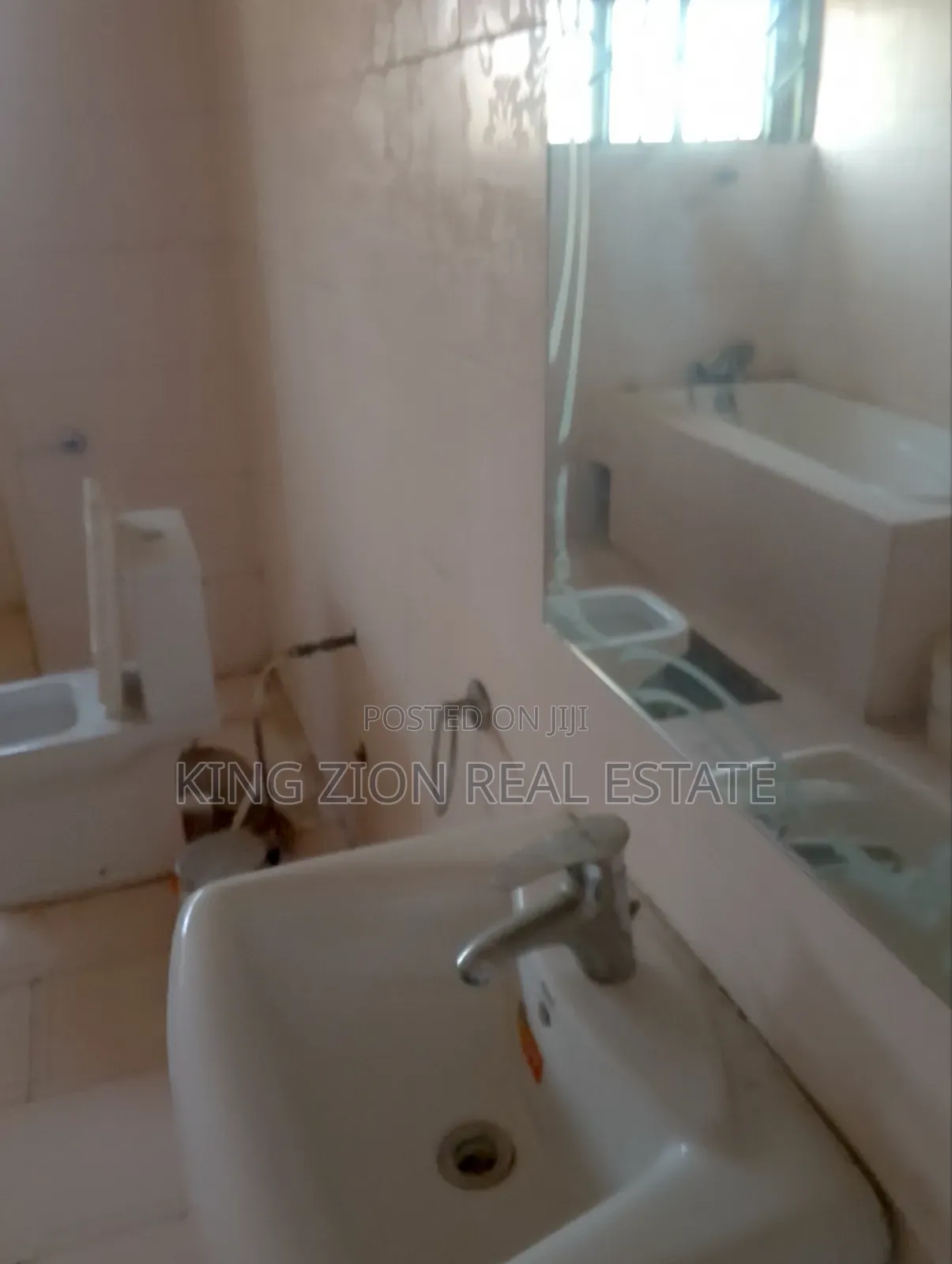7bdrm House in Kingzion Real, Baah Yard for sale