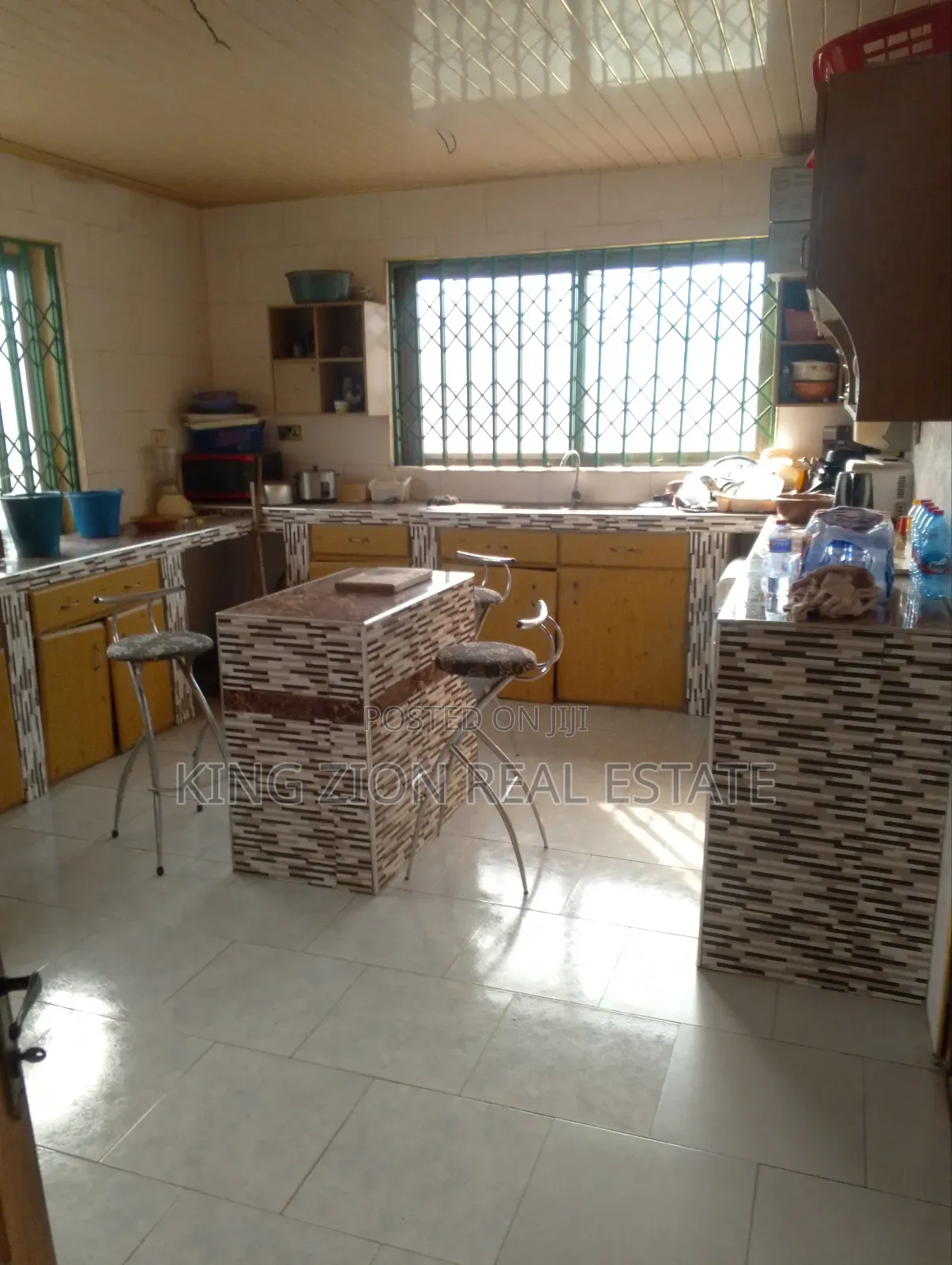 7bdrm House in Kingzion Real, Baah Yard for sale