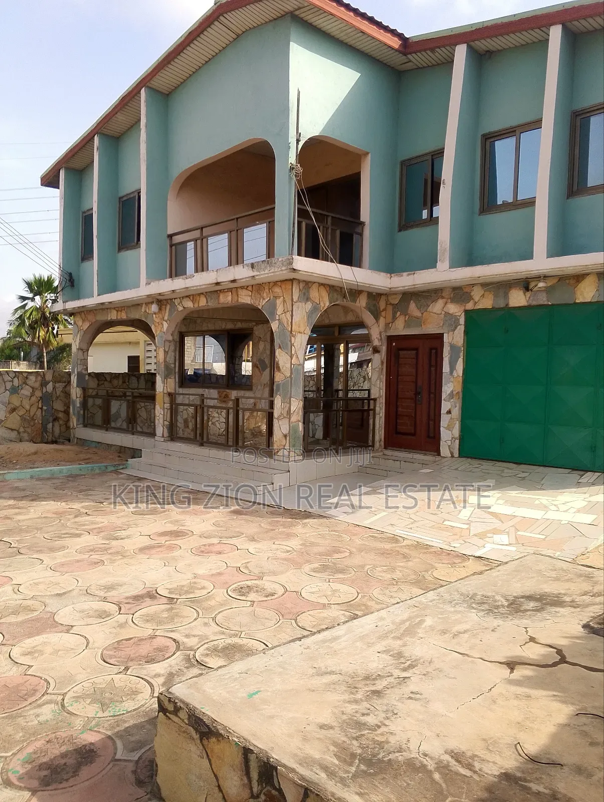 7bdrm House in Kingzion Real, Baah Yard for sale