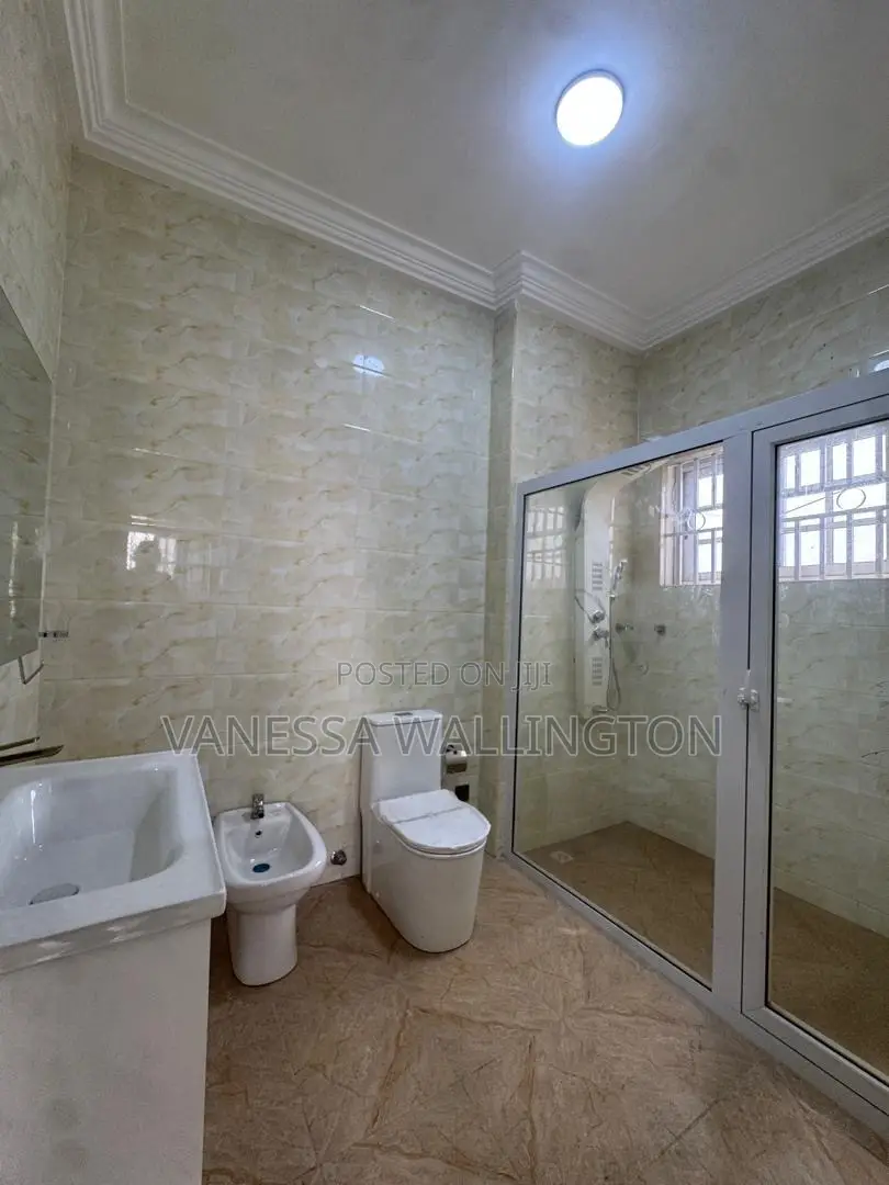 5bdrm House in Ashaley Botwe for rent