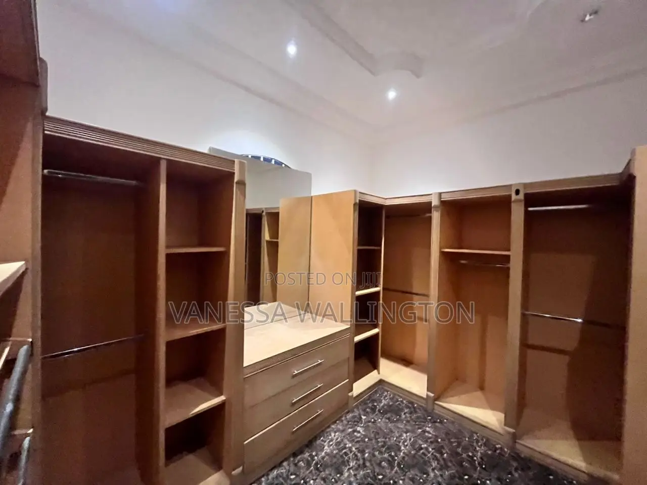 5bdrm House in East Legon for rent