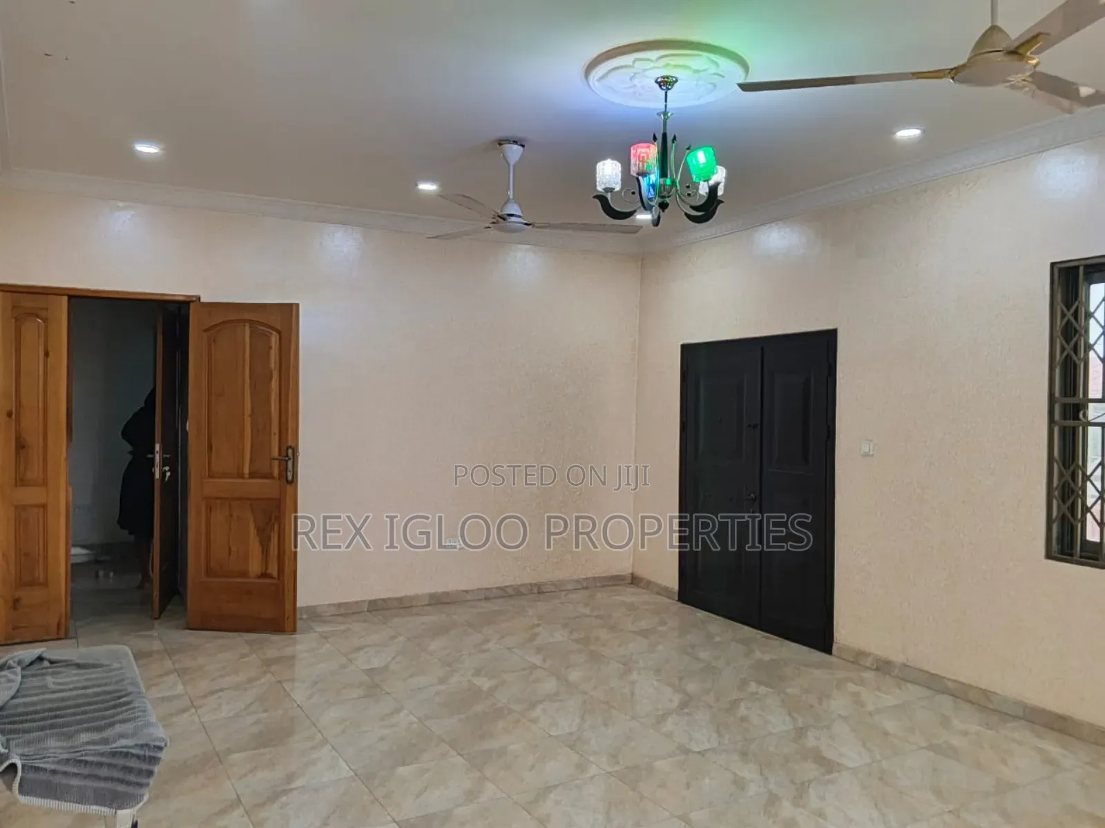 5bdrm House in Nungua Brigade, Accra Metropolitan for sale
