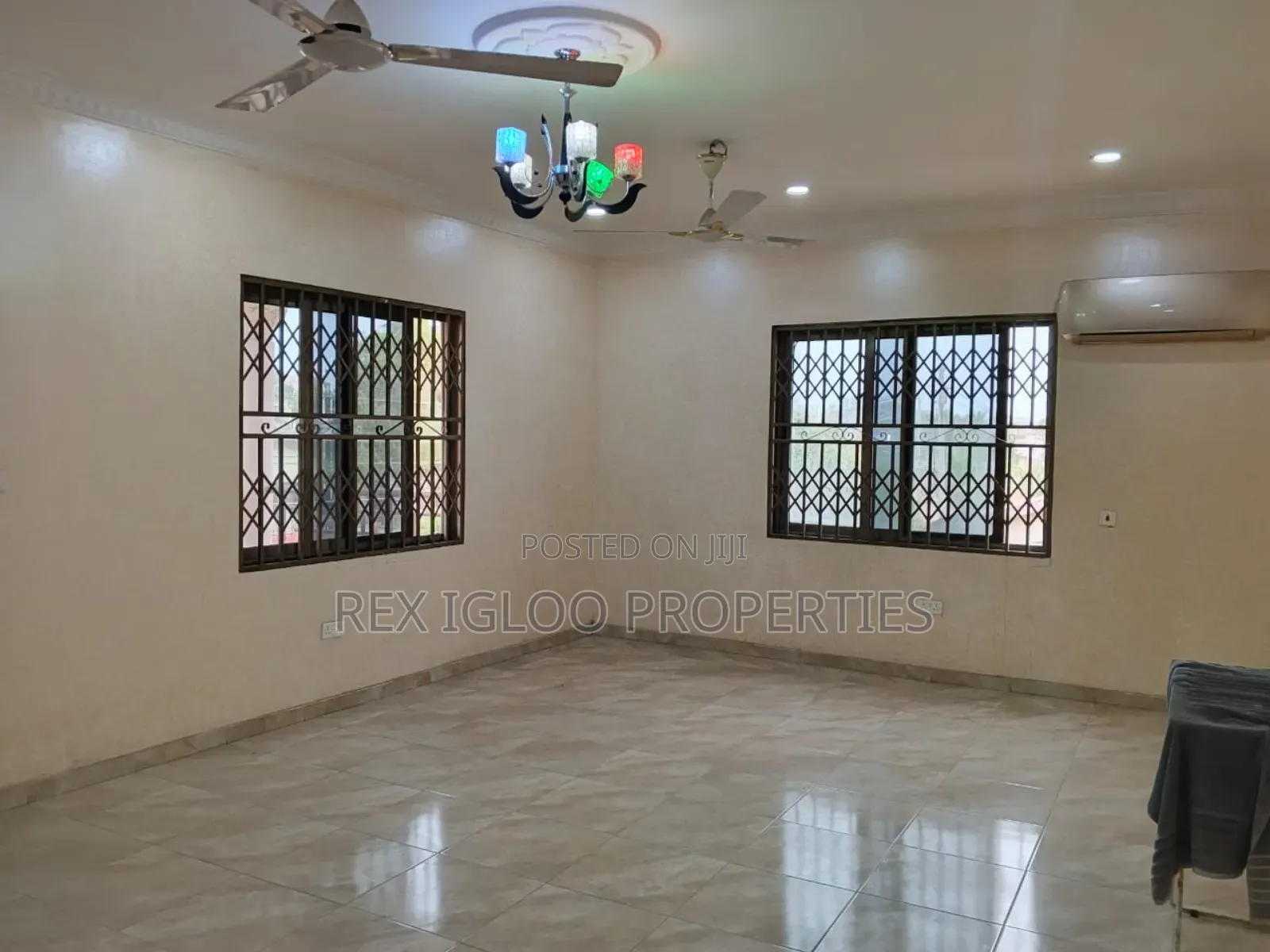 5bdrm House in Nungua Brigade, Accra Metropolitan for sale
