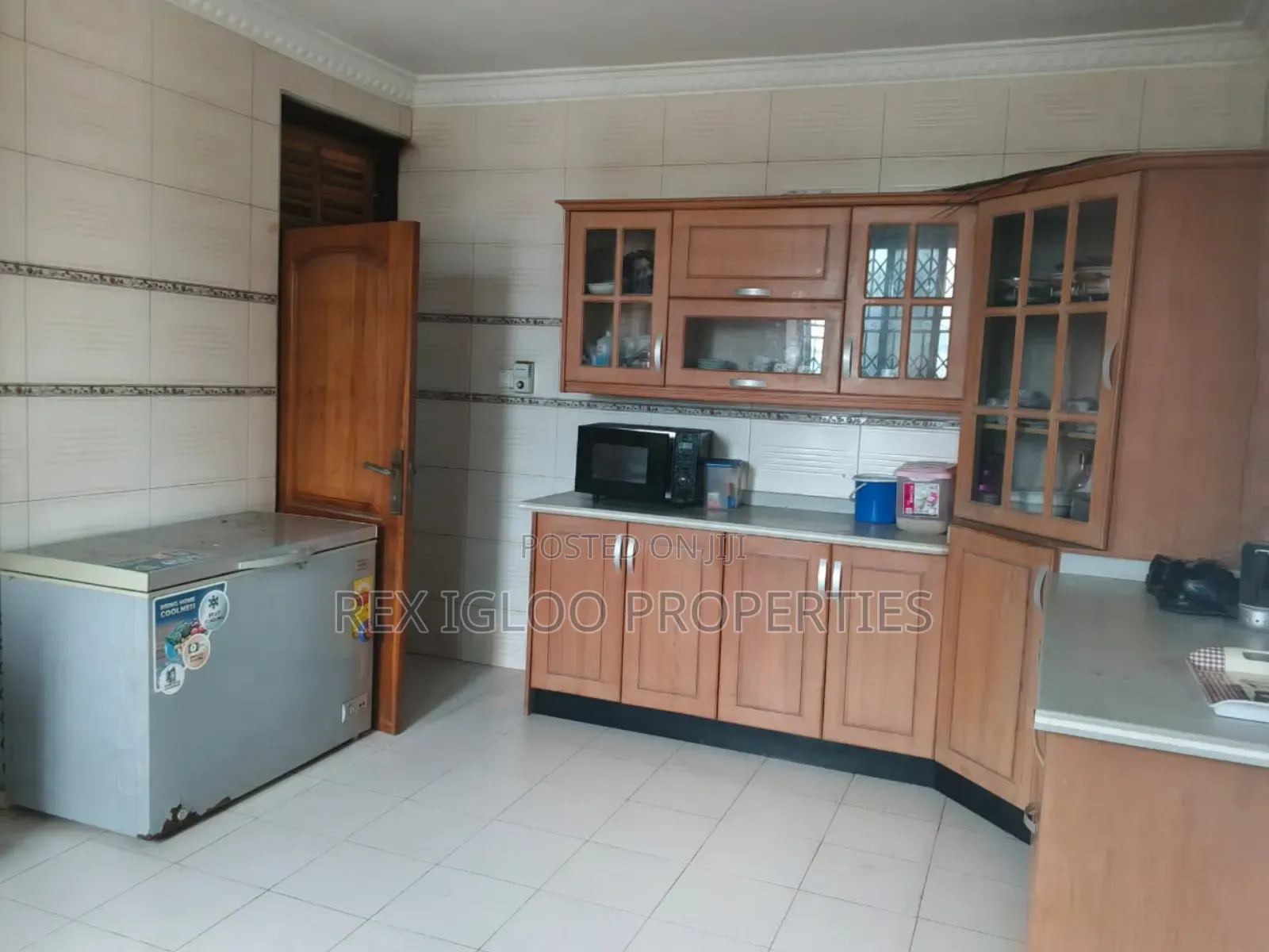 5bdrm House in Nungua Brigade, Accra Metropolitan for sale