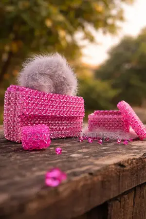 Lɔlɔ Vicor Luxury Designer Elegant Fashion Occasion Beaded Hand Bags