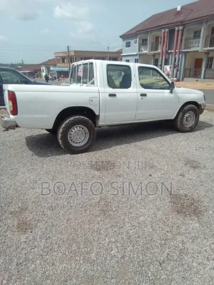 Nissan Hardbody 2000 White
