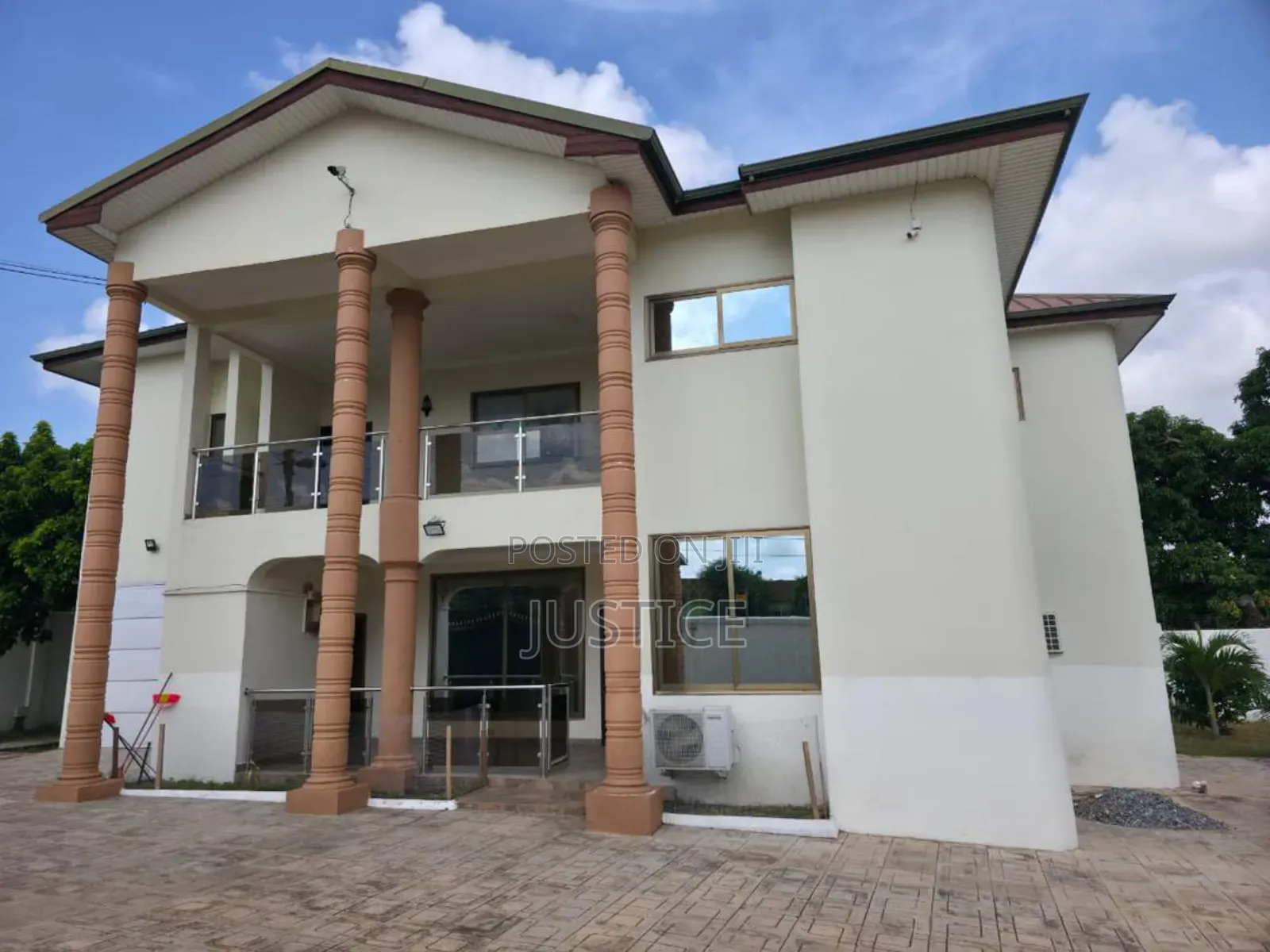 8bdrm Mansion in East Legon, A&C Mall Area for rent