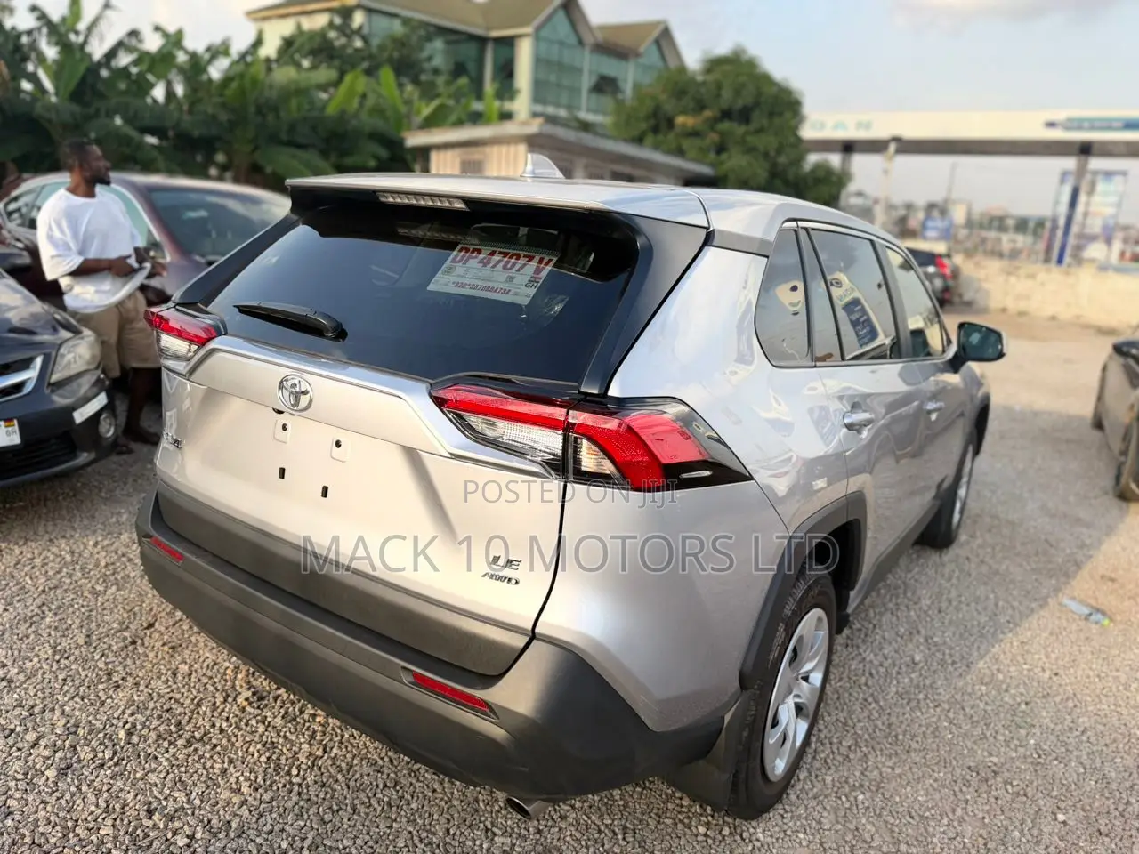Toyota RAV4 LE 2025 Silver