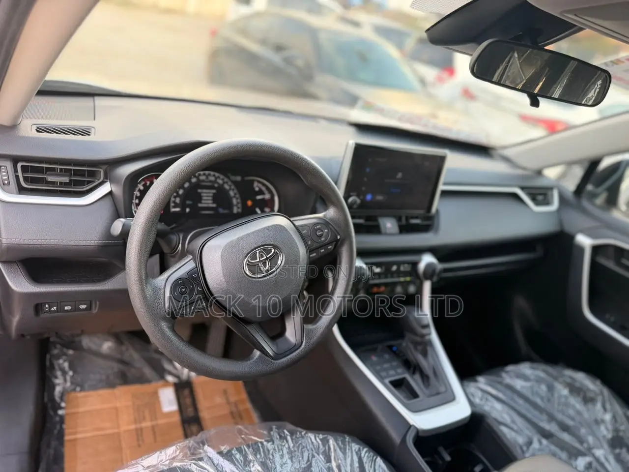 Toyota RAV4 LE 2025 Silver