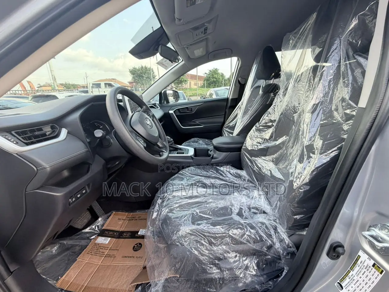 Toyota RAV4 LE 2025 Silver