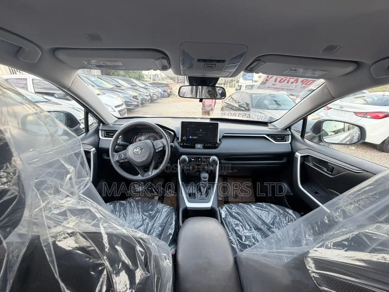 Toyota RAV4 LE 2025 Silver