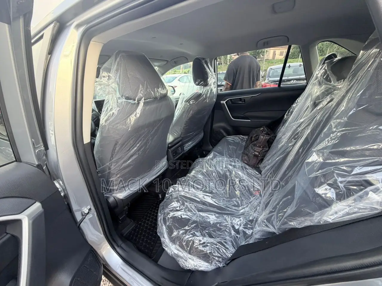 Toyota RAV4 LE 2025 Silver