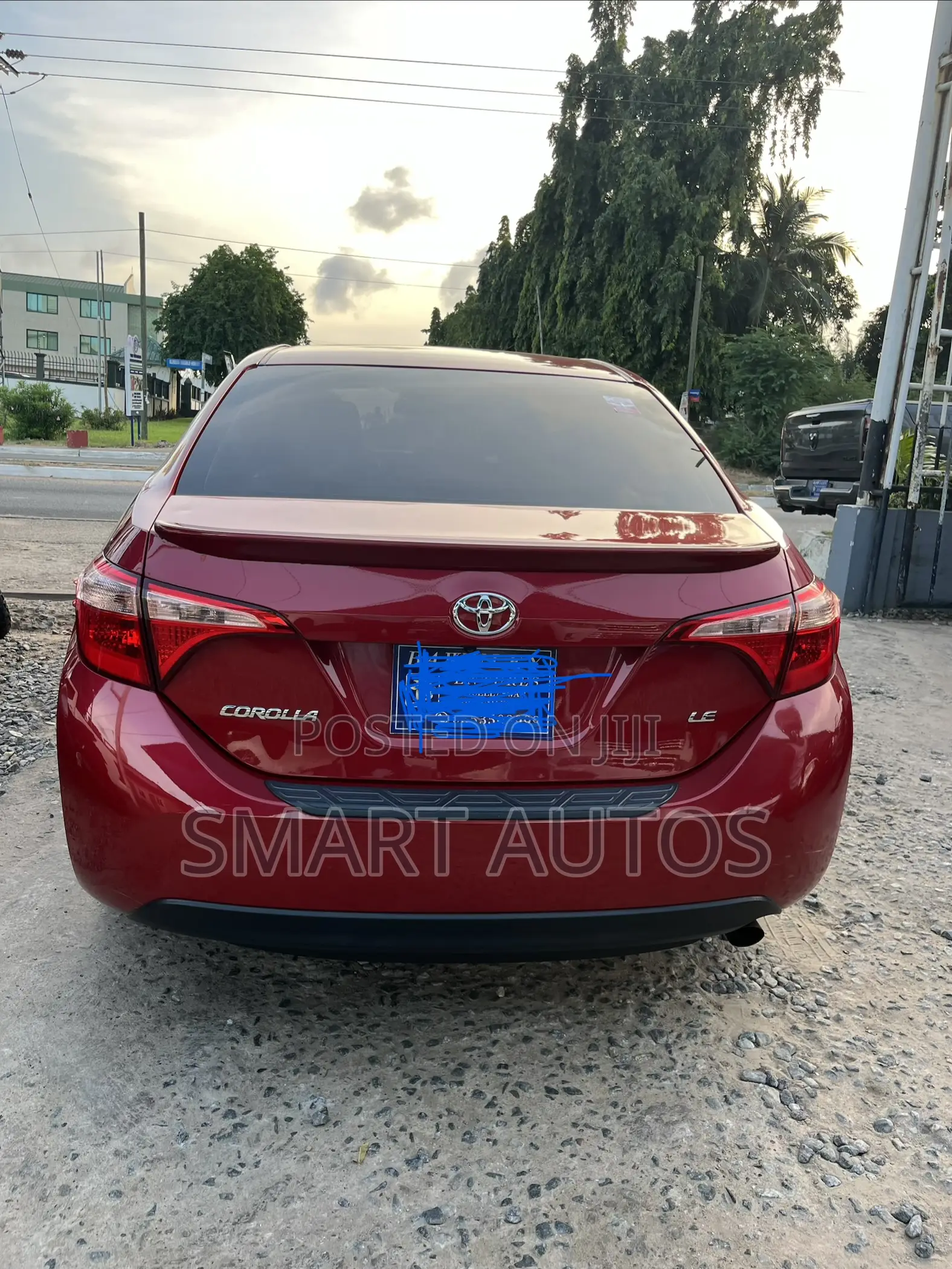 Toyota Corolla LE (1.8L 4cyl 2A) 2018 Red