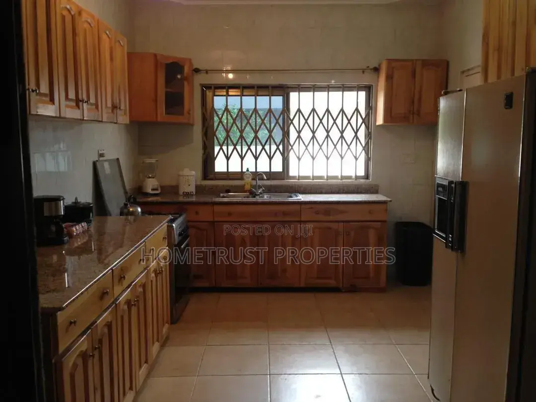 5bdrm House in Achimota Cfc, The Mall for sale