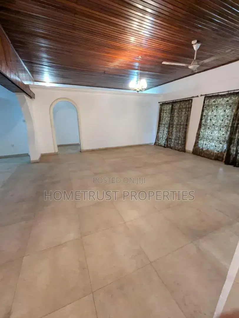 5bdrm House in Achimota Cfc, The Mall for sale