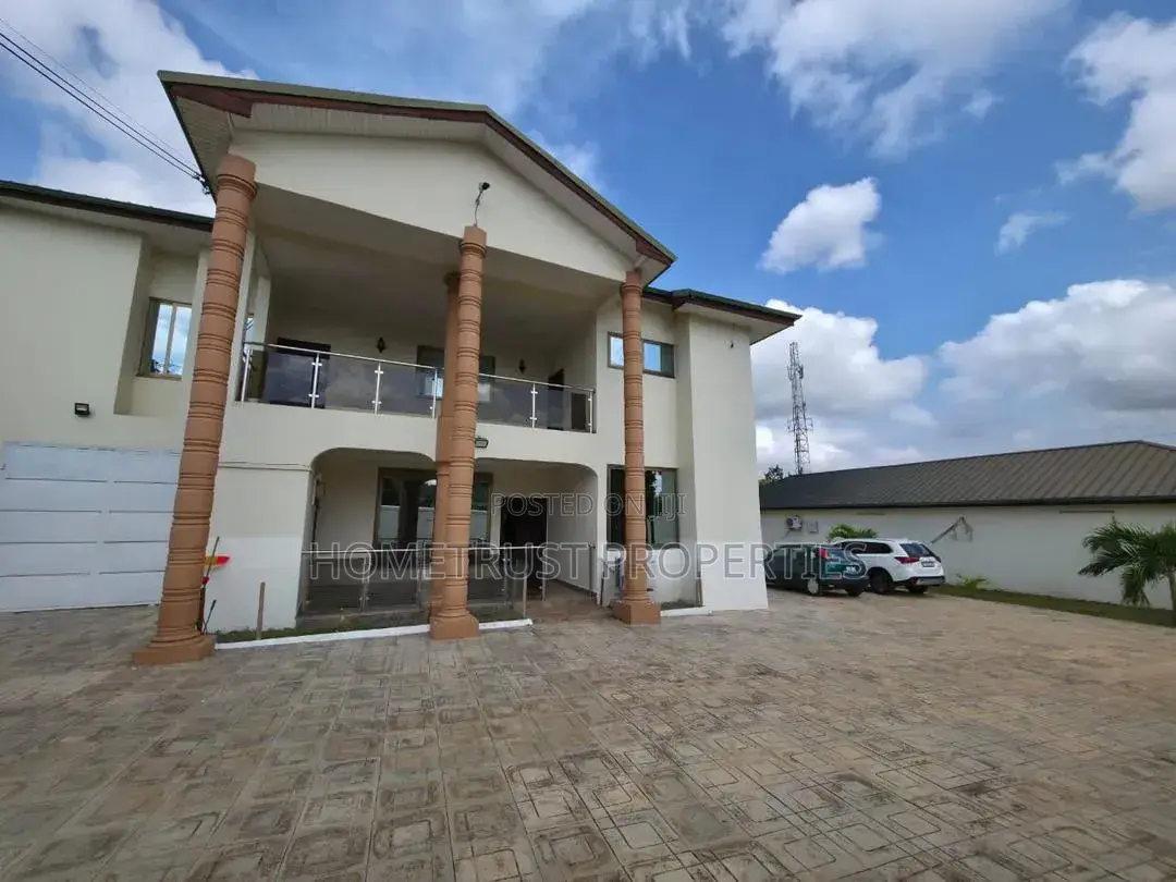 5bdrm House in Achimota Cfc, The Mall for sale