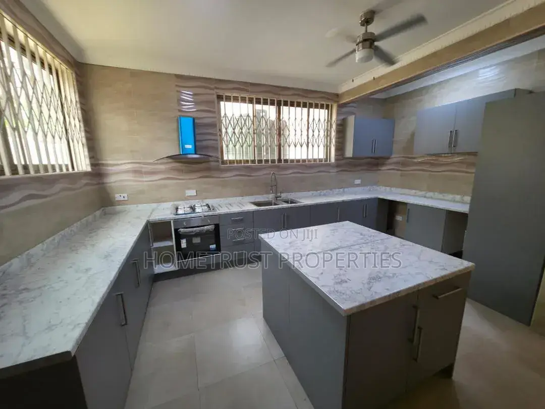 8bdrm Duplex in East Legon A&C Mall for rent