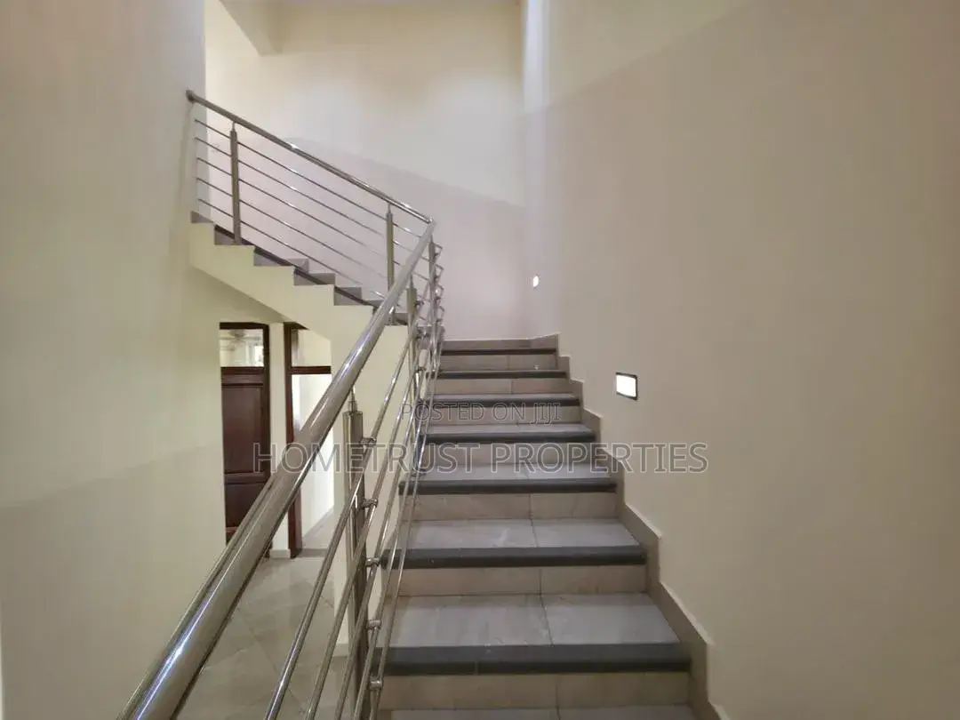 8bdrm Duplex in East Legon A&C Mall for rent