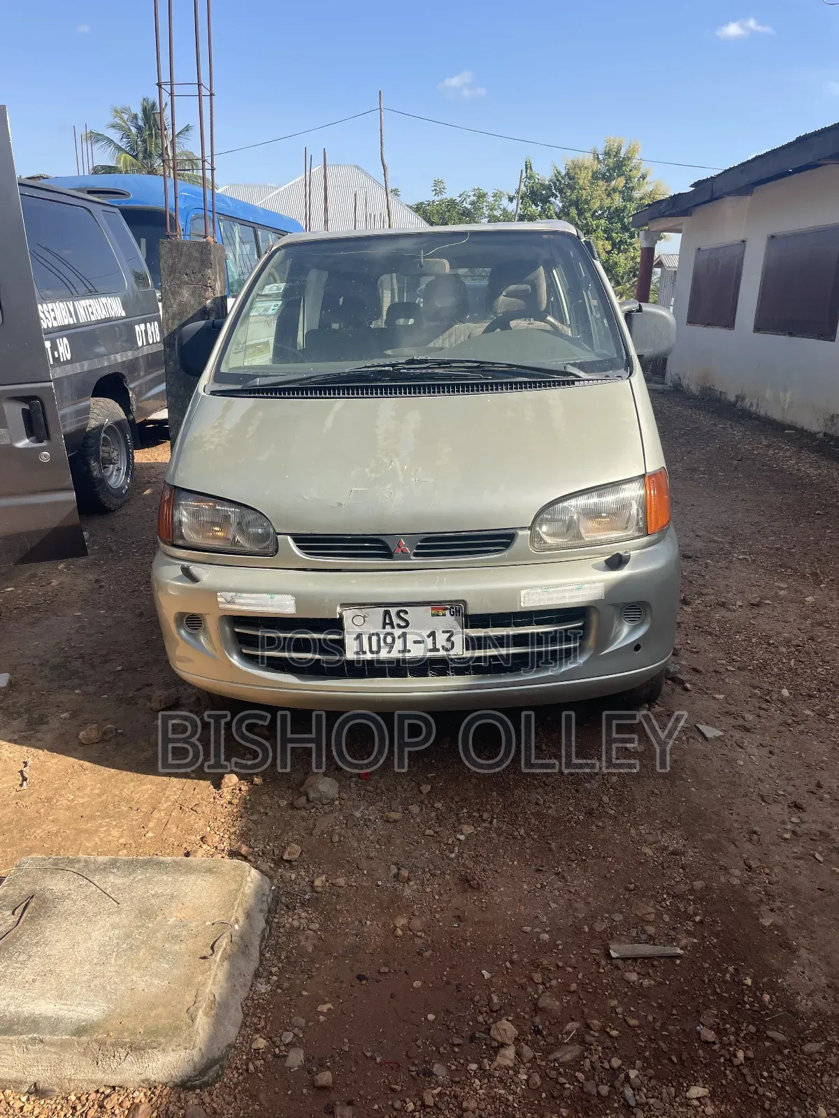 Mitsubishi L300 1997 Gold