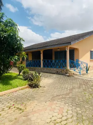5bdrm House in Achimota Cfc, The Mall for sale