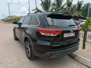 Toyota Highlander LE 4x2 (2.7L 4cyl 6A) 2018 Black