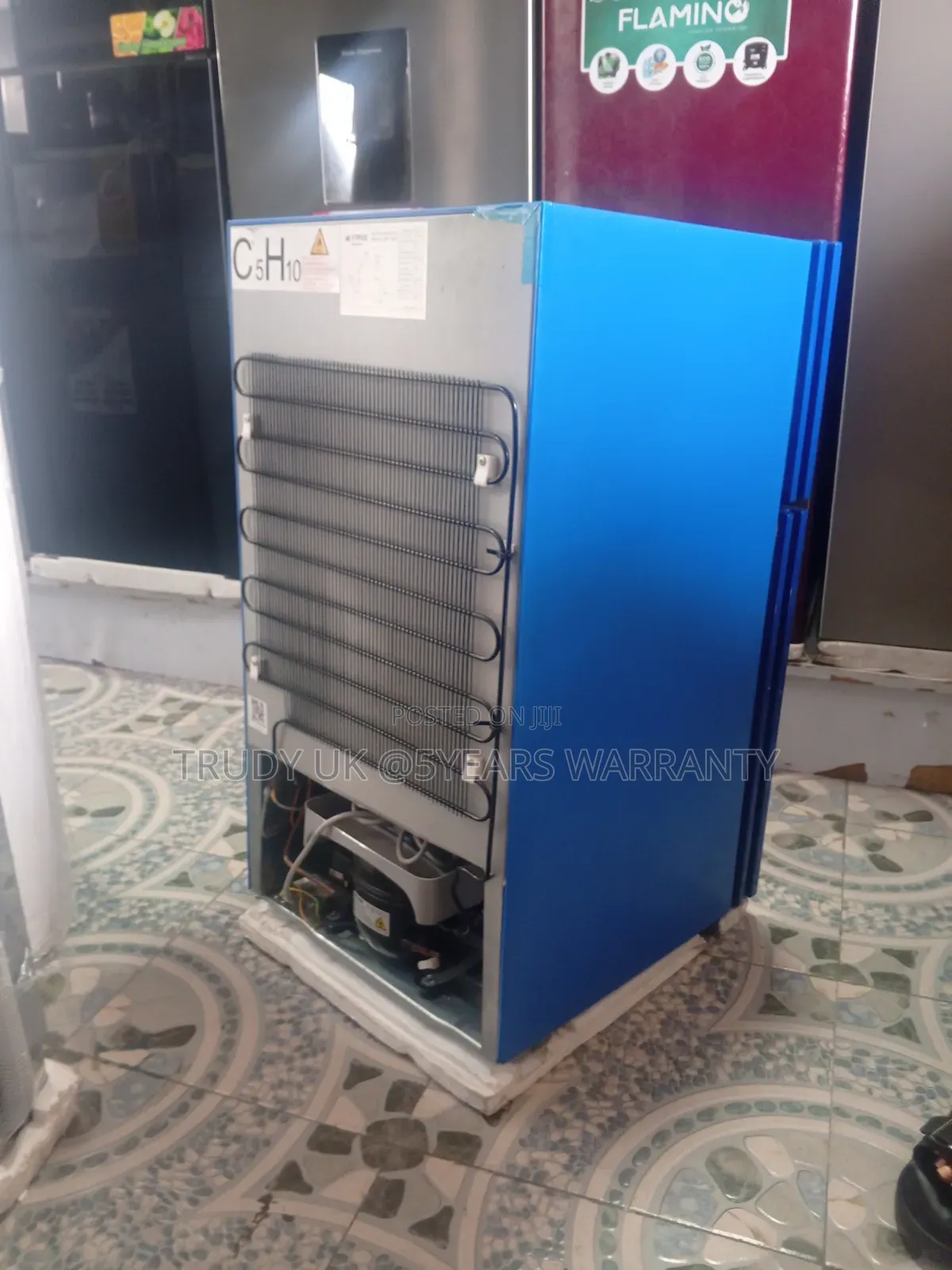 Space-Saving Westpool 90l Refrigerator for Everyday Use