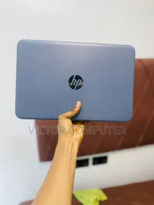 Laptop HP Stream 14-cb110nr 4GB Intel Celeron HDD 4T