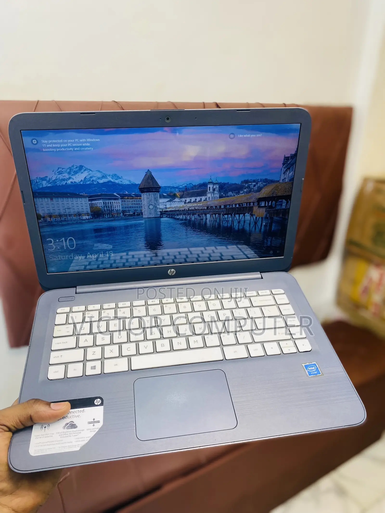 Laptop HP Stream 14-cb110nr 4GB Intel Celeron HDD 4T