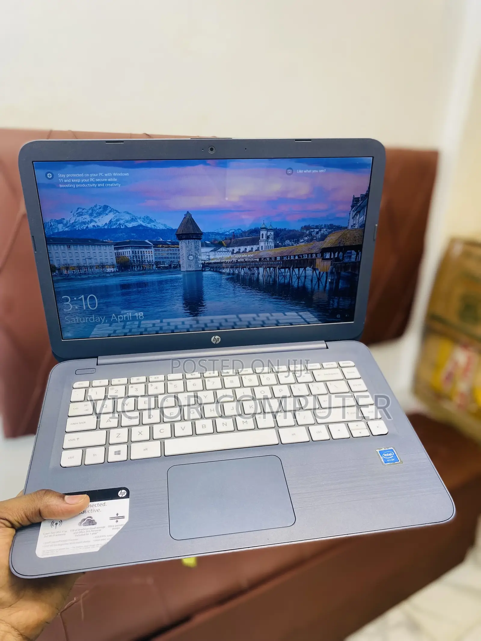 Laptop HP Stream 14-cb110nr 4GB Intel Celeron HDD 4T