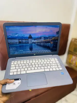 Laptop HP Stream 14-cb110nr 4GB Intel Celeron HDD 4T