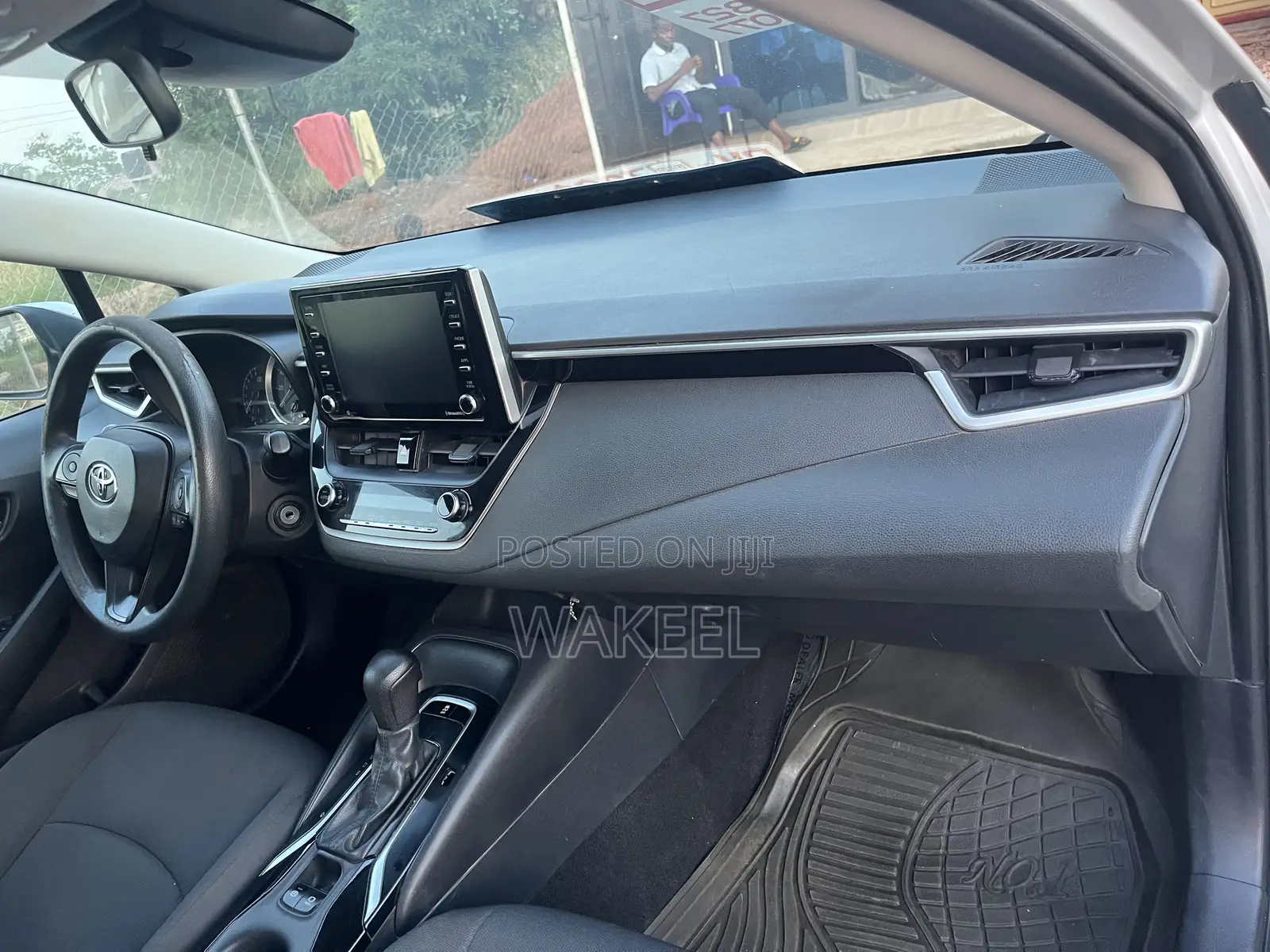 Toyota Corolla LE 2021 Silver
