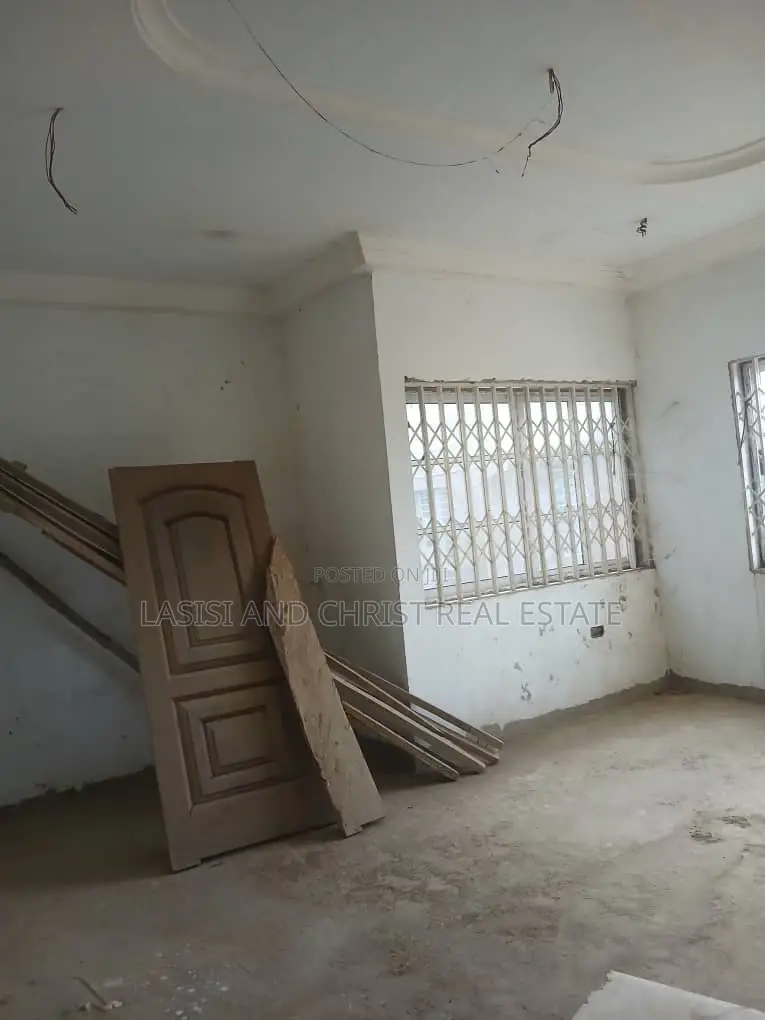5bdrm Duplex in Lasisi And Christ, Amasaman for sale