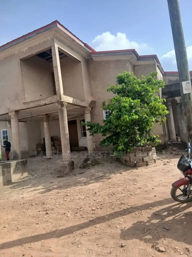 5bdrm Duplex in Lasisi And Christ, Amasaman for sale