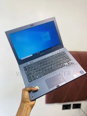 New Laptop Sony VAIO VPC-SB3S9E 8GB Intel Core i5 HDD 250GB