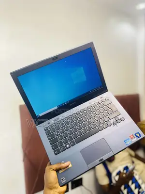 New Laptop Sony VAIO VPC-SB3S9E 8GB Intel Core i5 HDD 250GB
