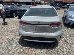 Toyota Corolla 2022 Silver
