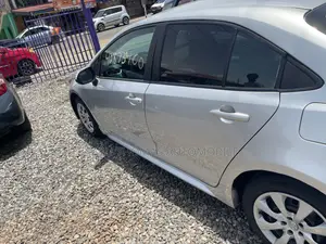 Toyota Corolla 2022 Silver