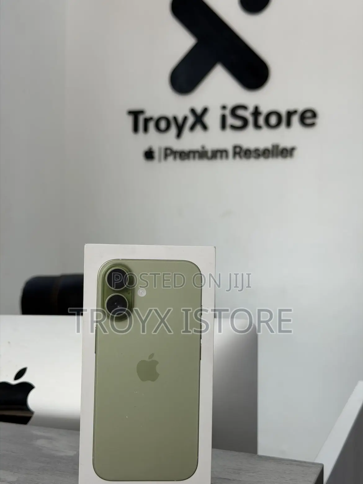New Apple iPhone 17 256 GB Green