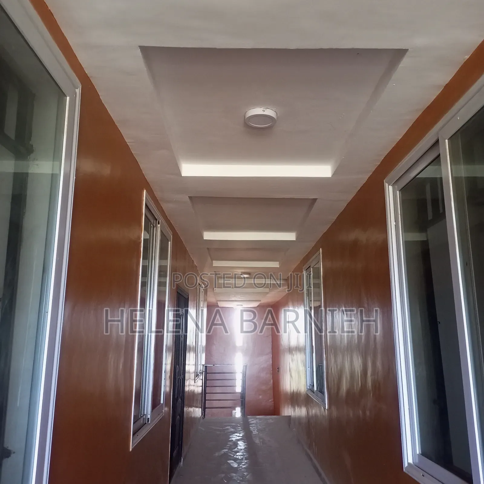 3bdrm Apartment in Helena Estate Agency, The Mall for rent