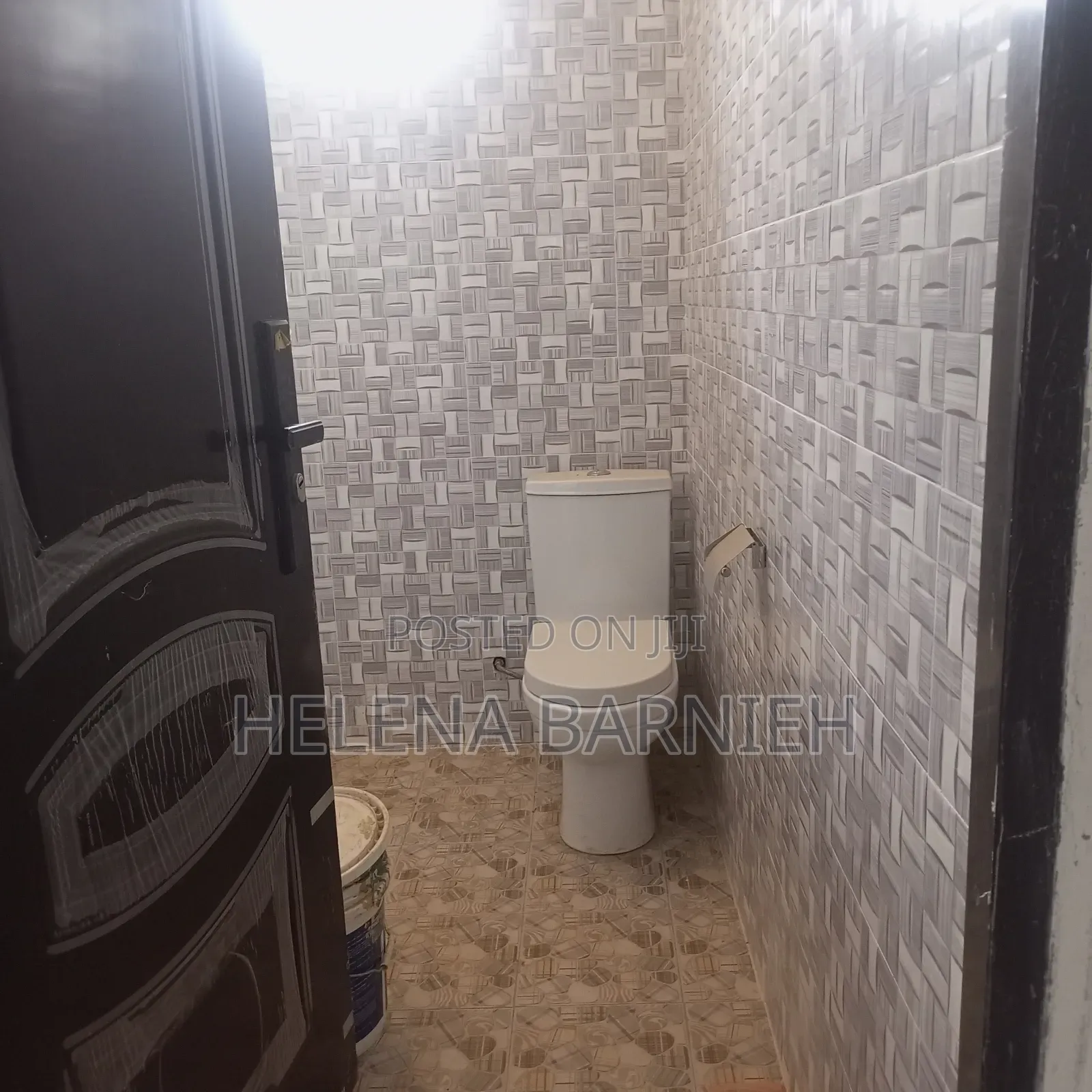 3bdrm Apartment in Helena Estate Agency, The Mall for rent