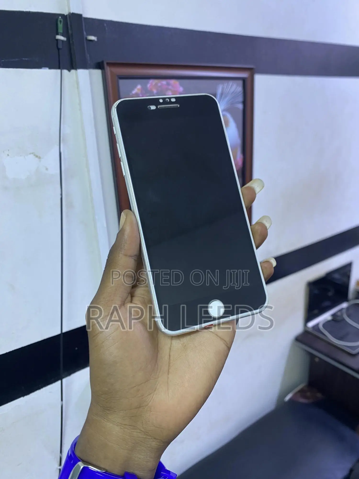 New Apple iPhone 8 Plus 64 GB White