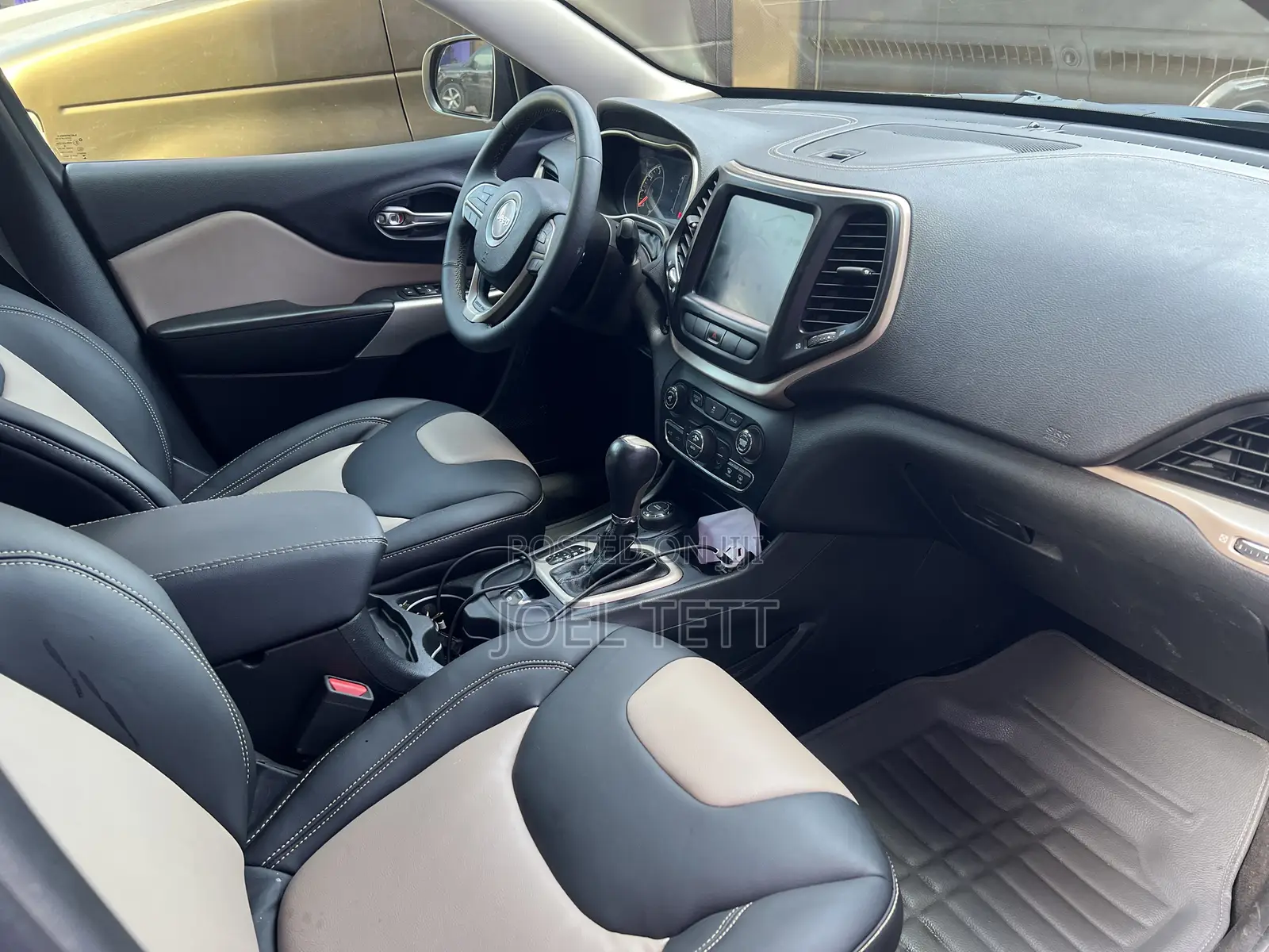 Jeep Cherokee Latitude 4dr SUV 4WD (2.4L 4cyl 9A) 2014 Black