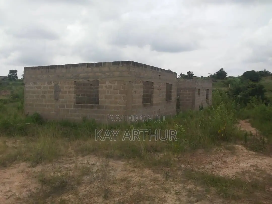 4bdrm Apartment in Amasaman for sale