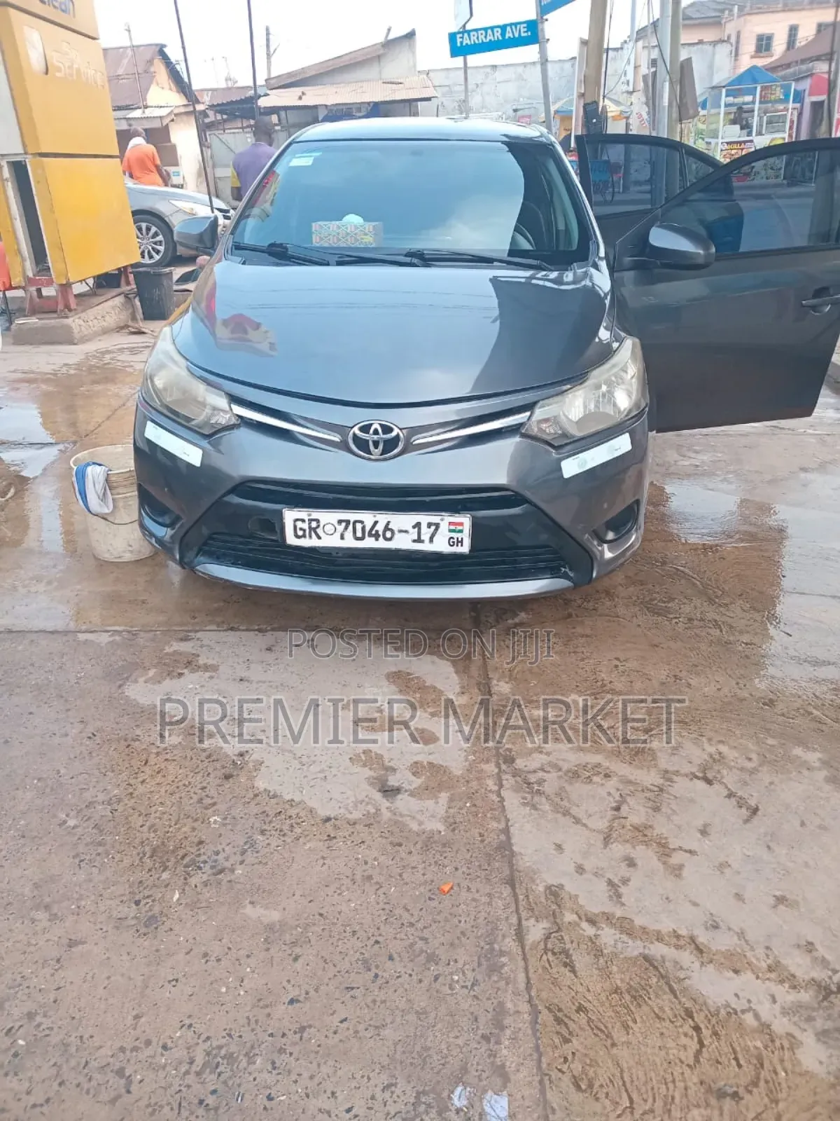 Toyota Yaris SE Hatchback 5dr 2017 Gray