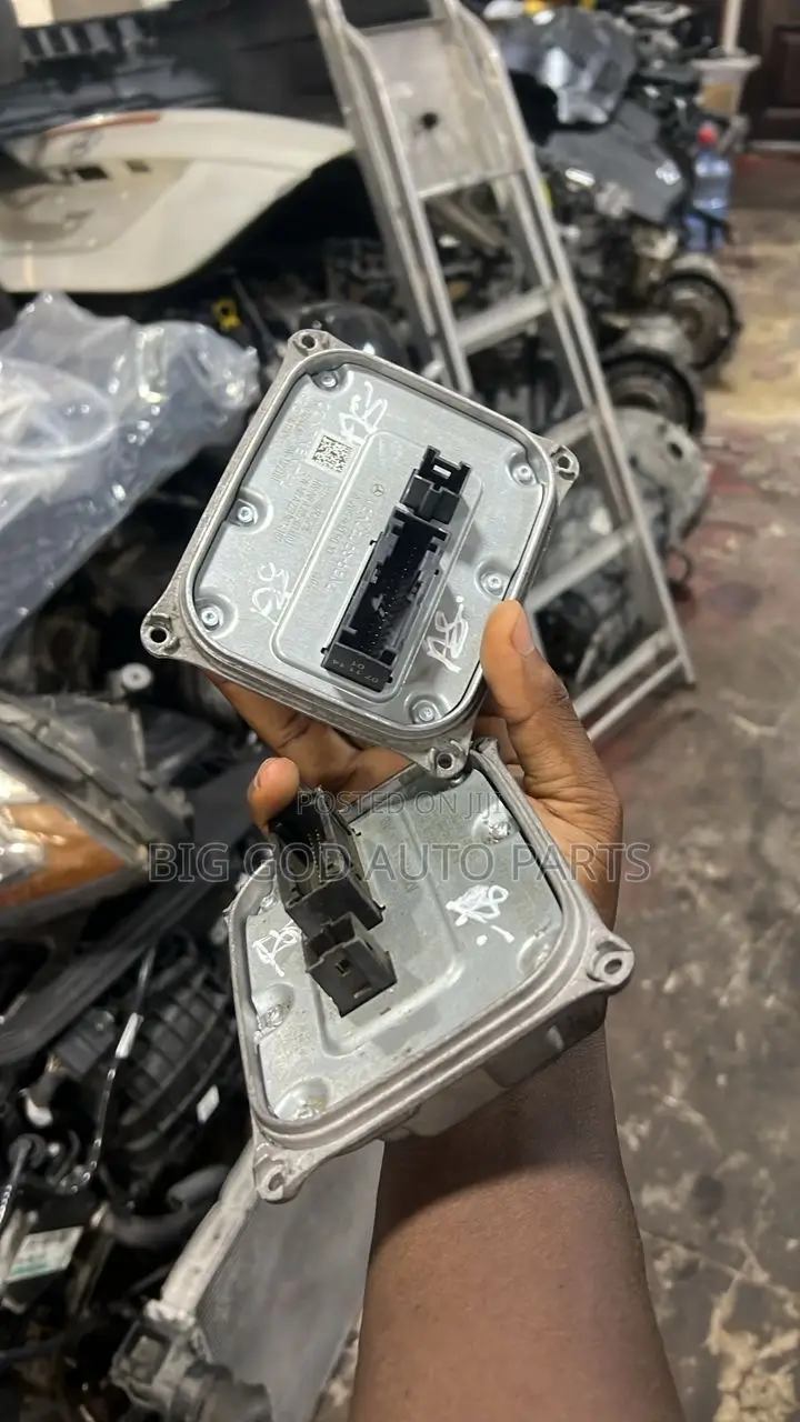 Mercedes Benz C300 Headlight Chargers Available