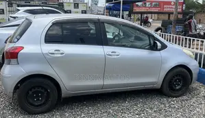Toyota Vitz 1.3 AWD 3dr 2010 Silver
