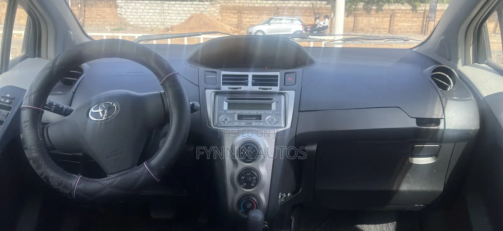 Toyota Vitz 1.3 AWD 3dr 2010 Silver